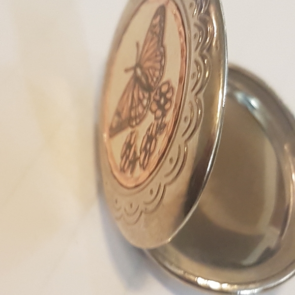 Locket - Picture 15 of 16